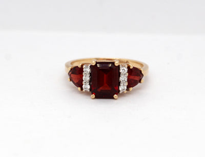 Estate 18KY 3.00 Cttw Garnet and .06 Cttw Diamond Ring H in Color and