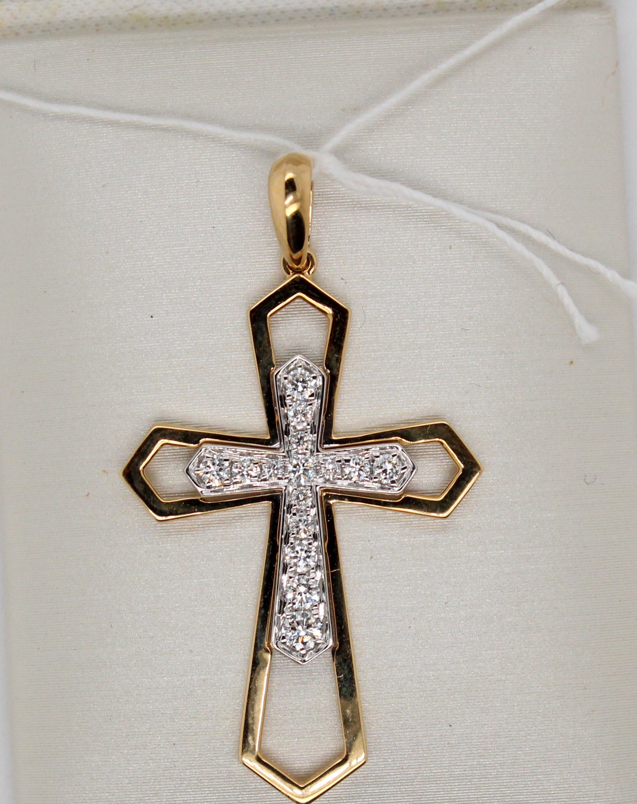 18KTT .28 Cttw Diamond Pendant
