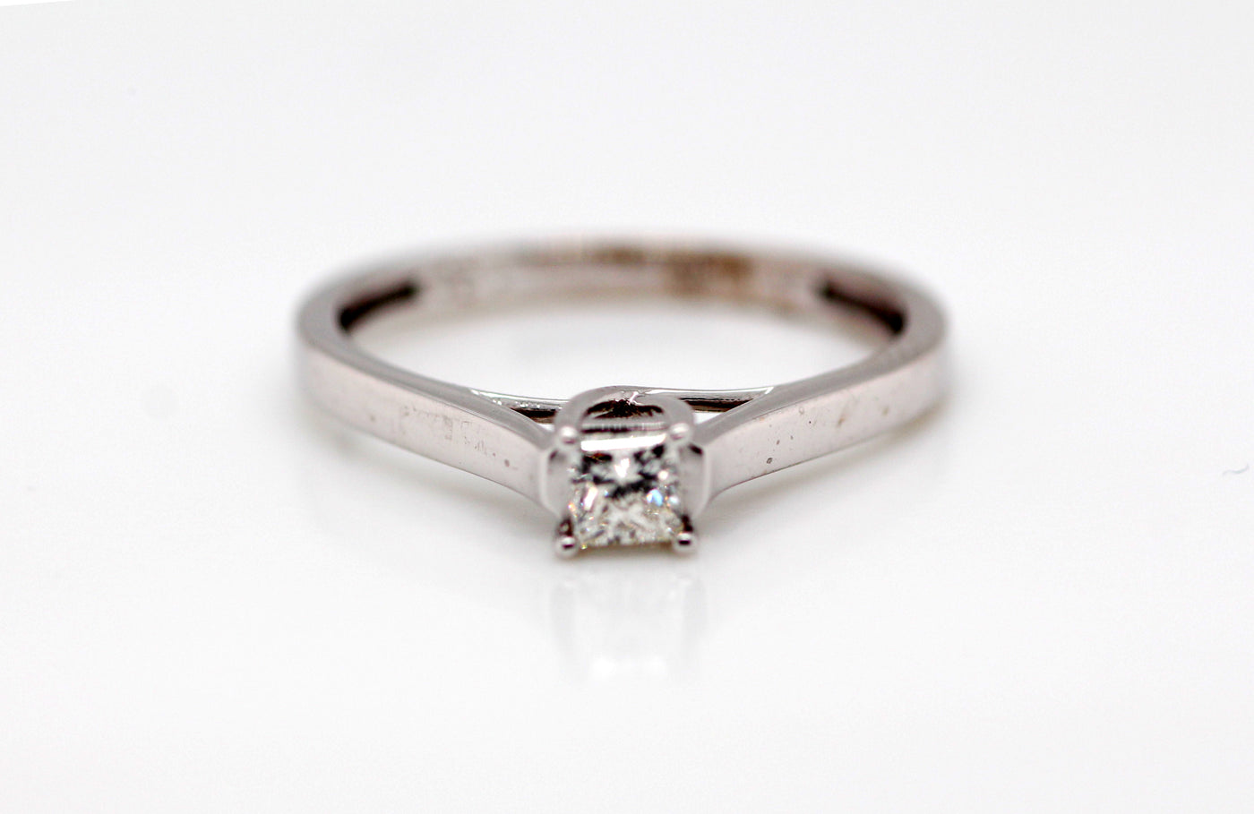 14KW .23 CT PRINCESS CUT SOLITAIRE RING G-SI1