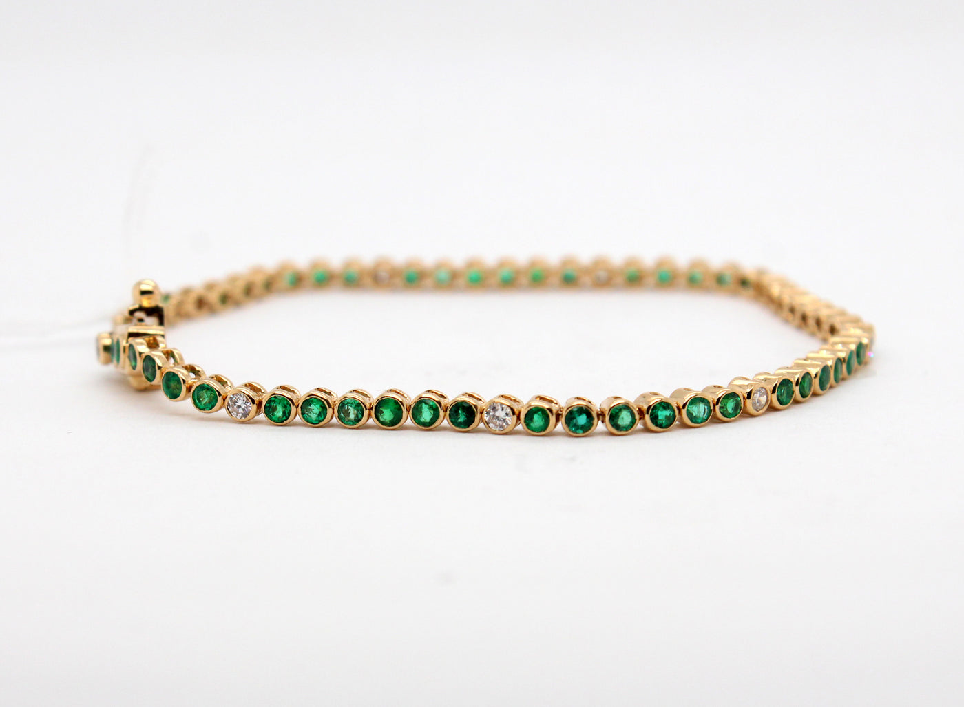 18KY 2.08 Cttw Emerald and .32 Cttw Diamond Bracelet