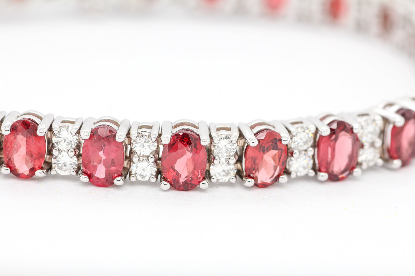 14KW 16.50 CTTW GARNET AND DIAMOND BRACELET, 2.85 CTTW GH-SI2