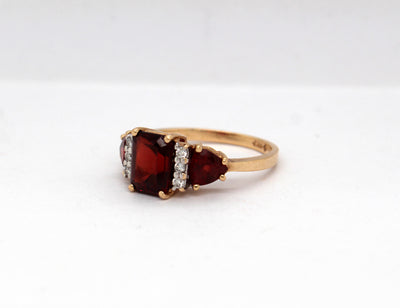 Estate 18KY 3.00 Cttw Garnet and .06 Cttw Diamond Ring H in Color and
