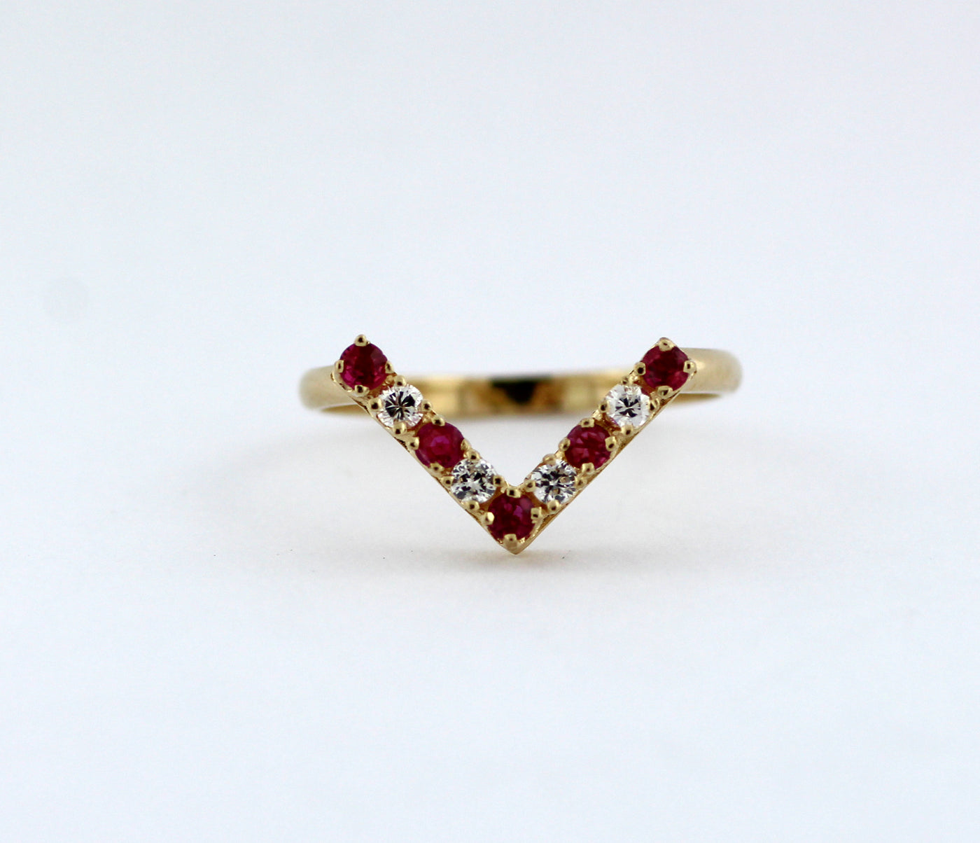 ESTATE 14KY .15 CTTW RUBY AND DIAMOND RING .08 CTTW H-I1