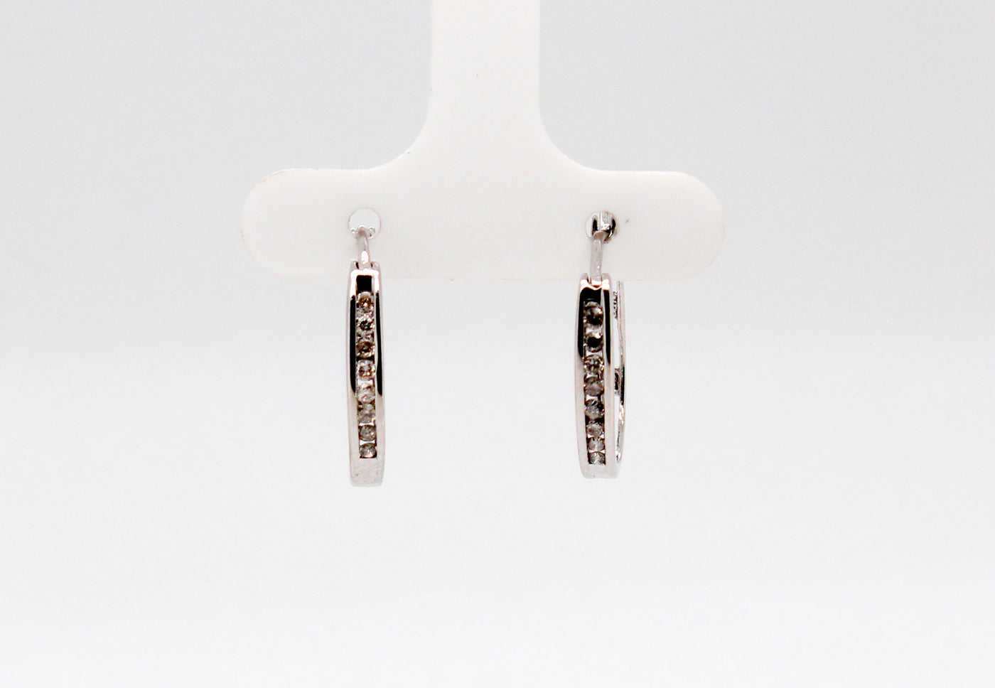 14kw .10 cttw diamond hoop earrings, i-i1