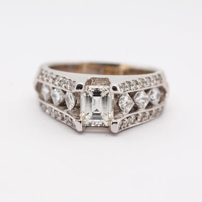 18KW 1CTTW DIAMOND ENGAGEMENT RING, .70CT EMER, CTR J-I1
N1445
