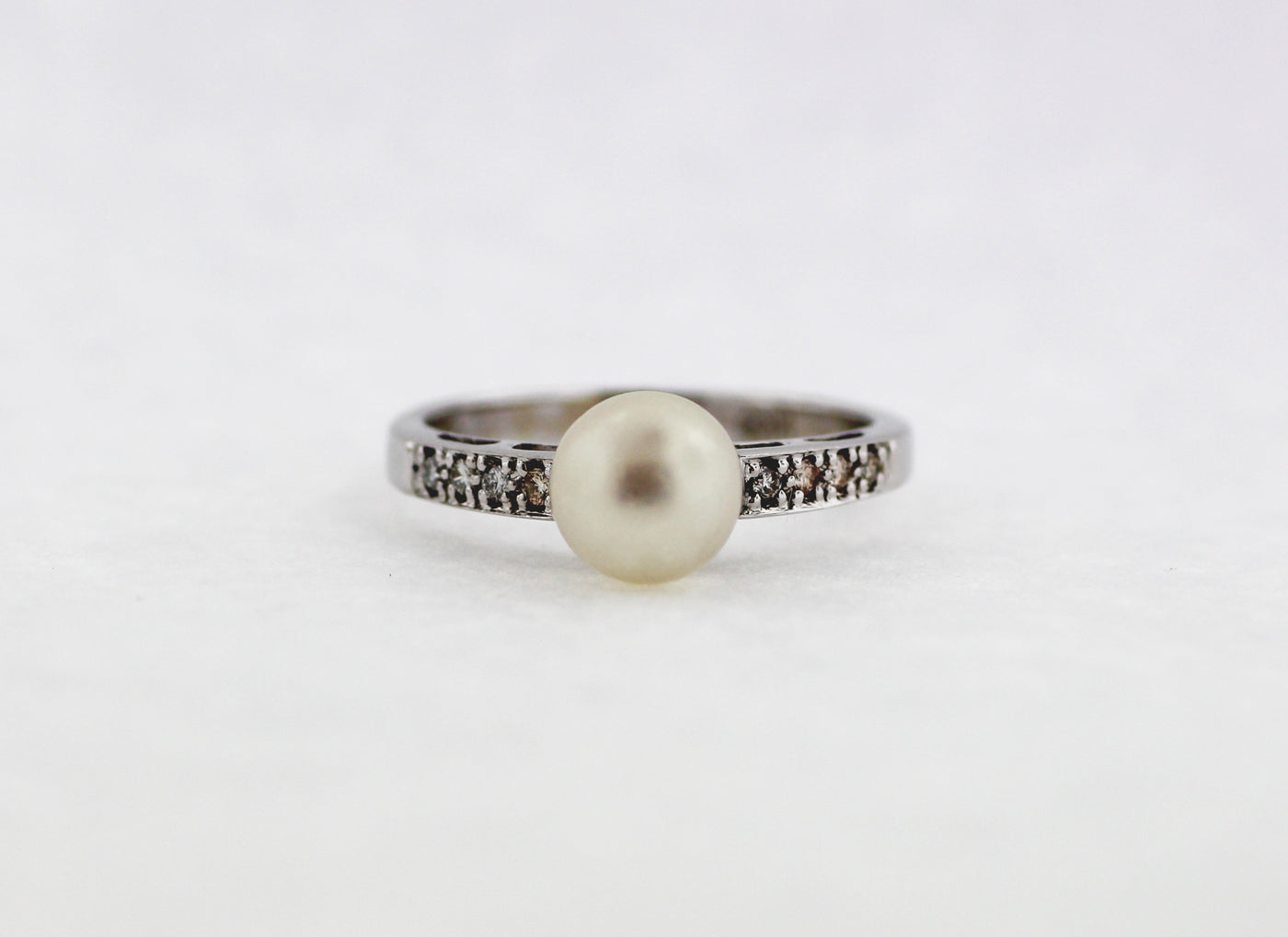 ESTATE 14KW 7.0 MM PEARL AND DIAMOND RING .12 CTTW