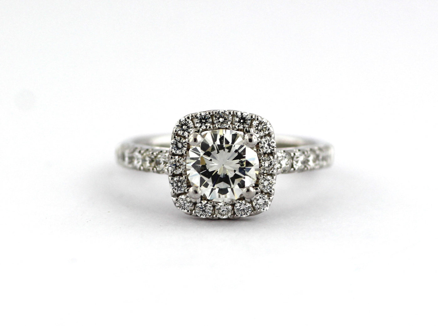18Kw 1.76 Cttw Diamond Engagement Ring