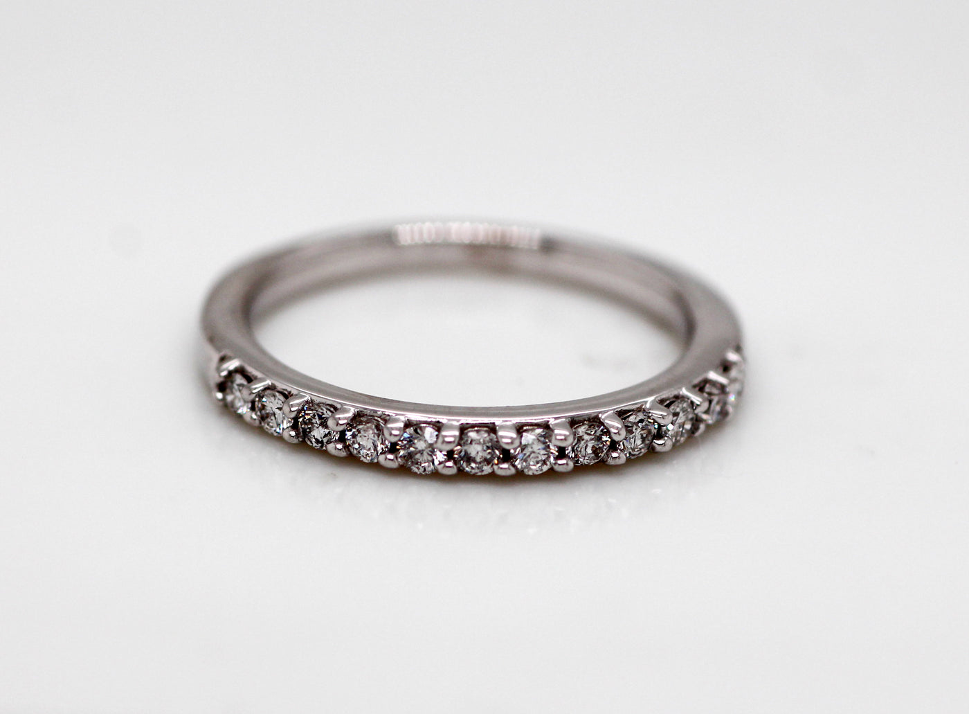 18KW .30 CTTW DIAMOND WEDDING BAND EF-SI2