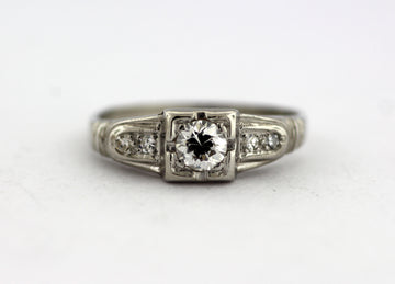 ESTATE PLATINUM .37 CTTW DIAMOND RING G-VS2