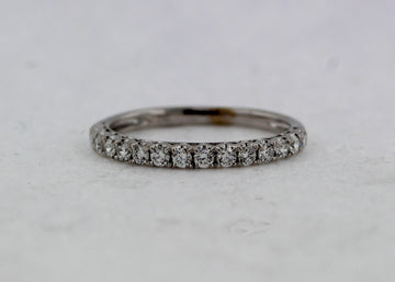 18KW .30 CTTW DIAMOND WEDDING BAND G-VS2