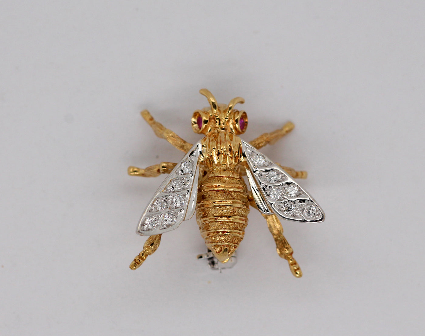 ESTATE 18KTT .04 CT RUBY AND DIAMOND BEE PIN, G-SI1