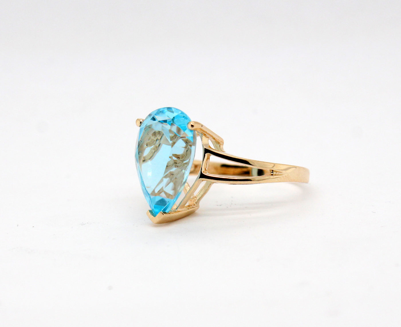 Estate 10KY 6.50 Ct Blue Topaz Ring
