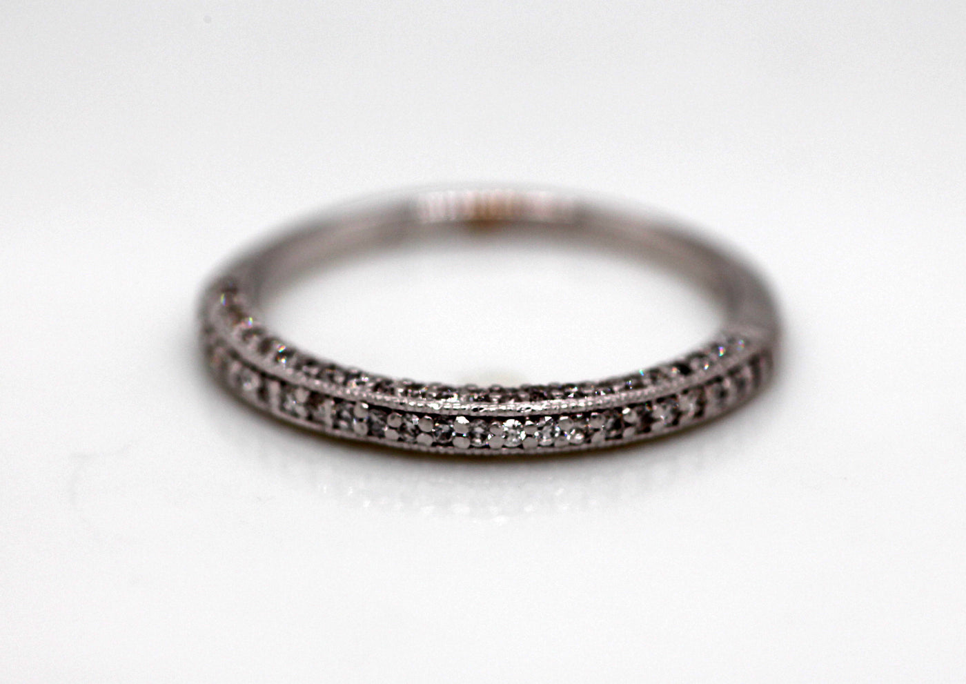 14KW .36 CTTW DIAMOND WEDDING BAND H-VS2