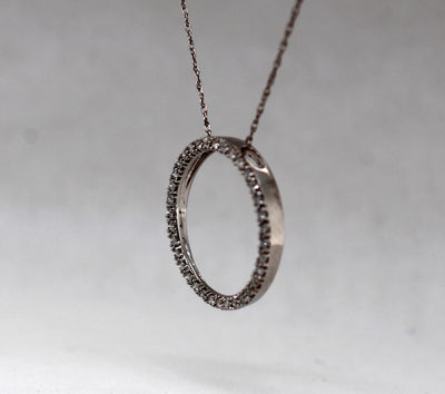 Estate 10KW .20 Cttw Diamond Circle Pendant H in Color and I1 in Clari