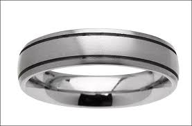 A JAFFE 14KW GENTS WEDDING BAND